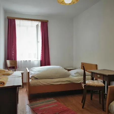 Lamb Budget - Adult Only Hostel *