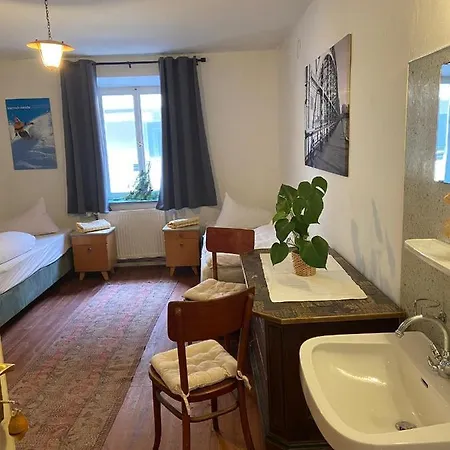 Lamb Budget - Adult Only Hostel